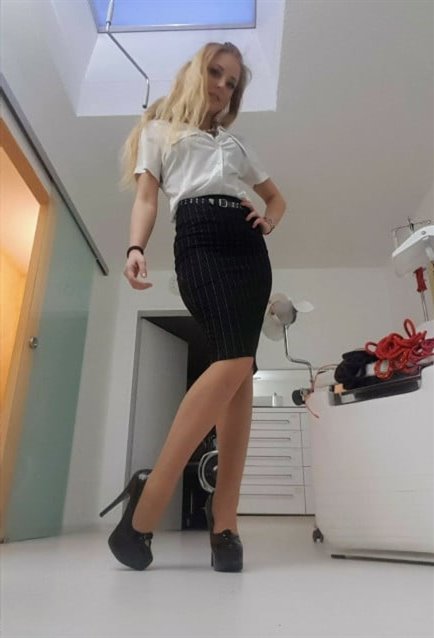 Escort Nedjmie - 10827